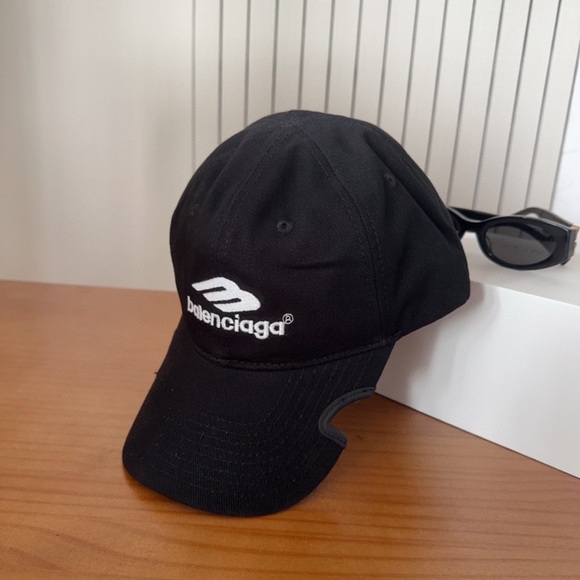 NWT Balenciaga 3B Logo Distressed Baseball Cap